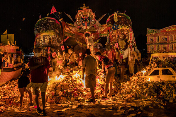 An offering scene during the Hungry Ghost Festival demonstrating traditional practices