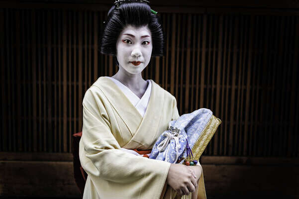 Japanese Woman Experiencing Special White Makeup For Being Geisha Maiko In  Kyoto High-Res Stock Photo - Getty Images